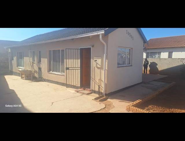 3 BEDROOM HOUSE FOR SALE IN DOBSONVILLE EXT 3